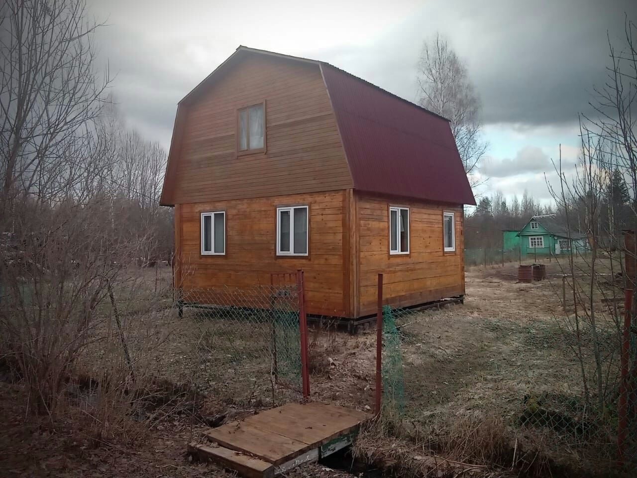 Дом с земельным участком в деревне Гряды Маловишерского района